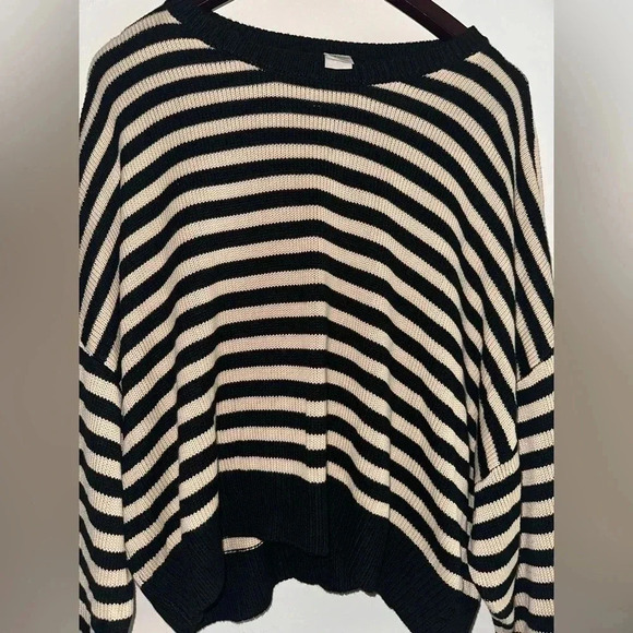 Pink Victorias Secret Stripped Crew Neck Sweater in Black and Cream Sz XL - Picture 2 of 7